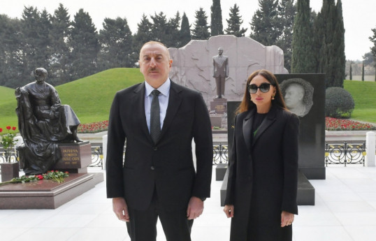 Hommage à la mémoire du Leader national Heydar Aliyev - Photos 