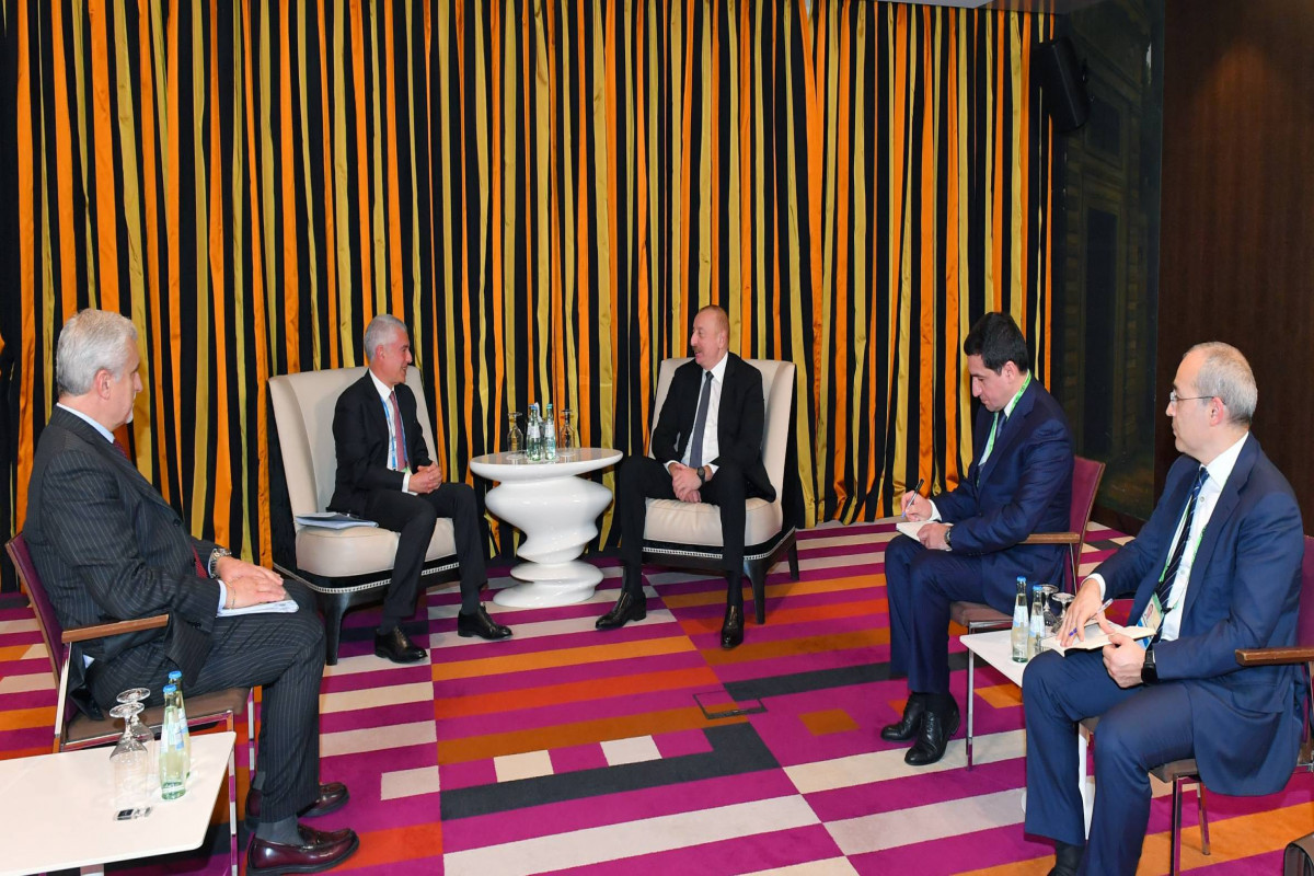 Ilham Aliyev rencontre le codirecteur général du groupe de défense Leonardo