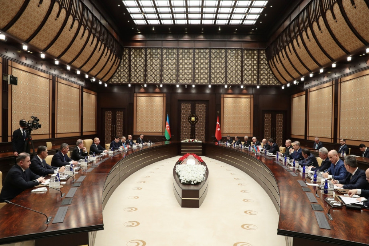 Les présidents azerbaïdjanais et turc ont un entretien élargi aux deux délégations