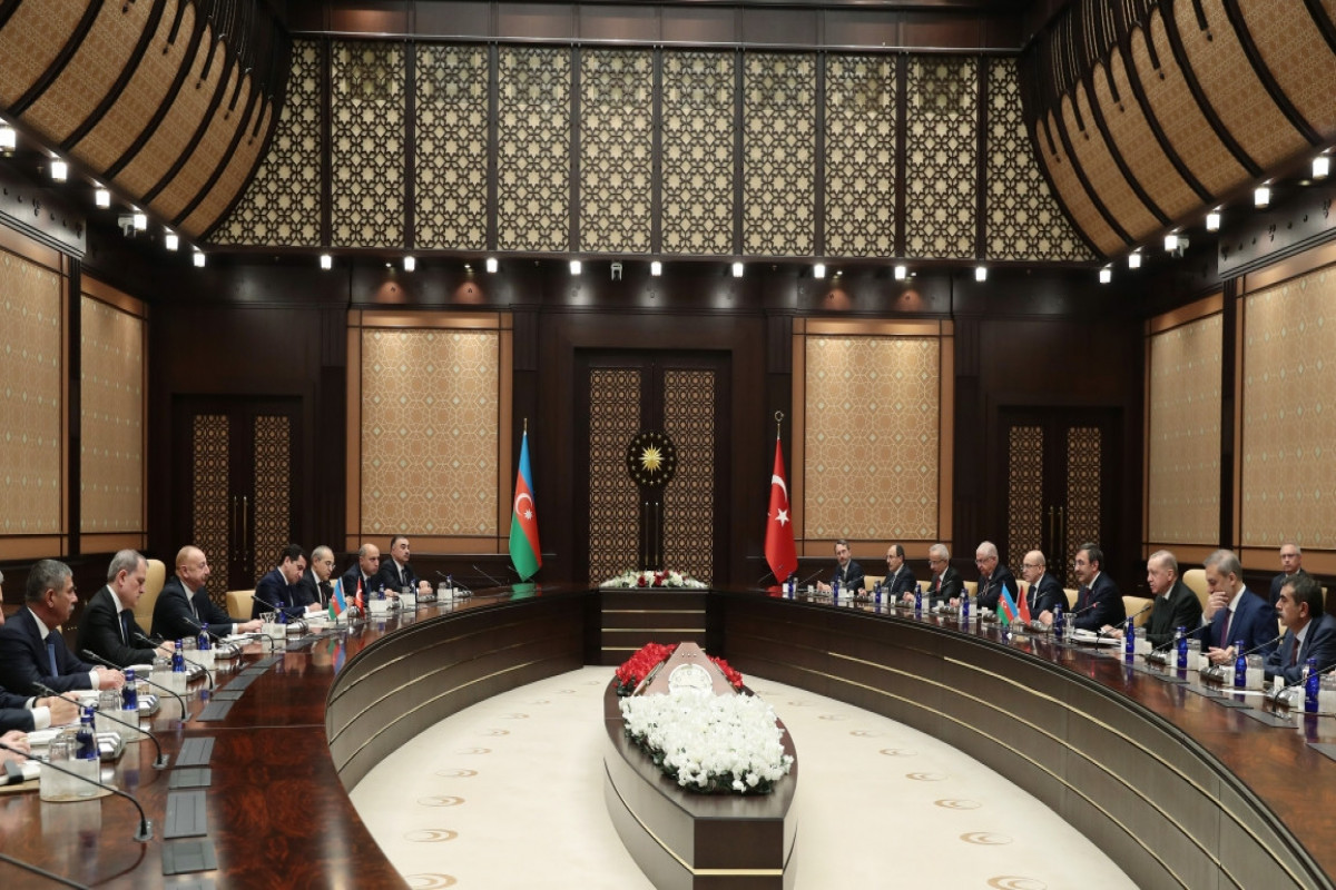 Les présidents azerbaïdjanais et turc ont un entretien élargi aux deux délégations