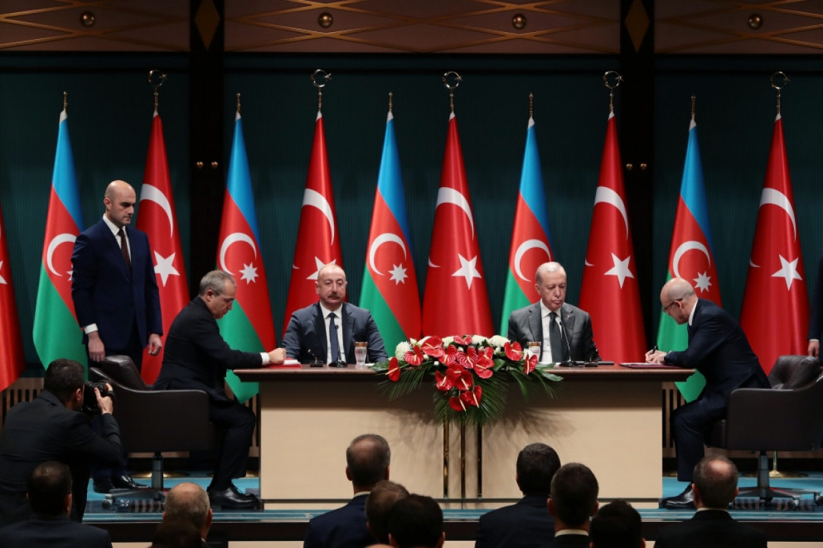 L’Azerbaïdjan et la Türkiye signent un certain nombre de documents - Photos 