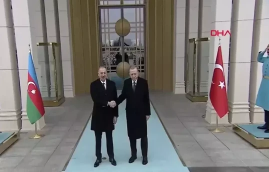 Cérémonie d’accueil officiel du président Ilham Aliyev à Ankara