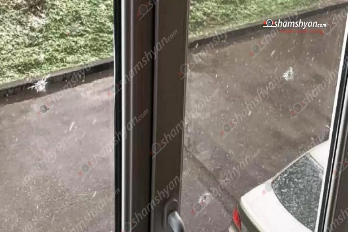Un bâtiment municipal à Erevan a été pris pour cible par des tirs de balles