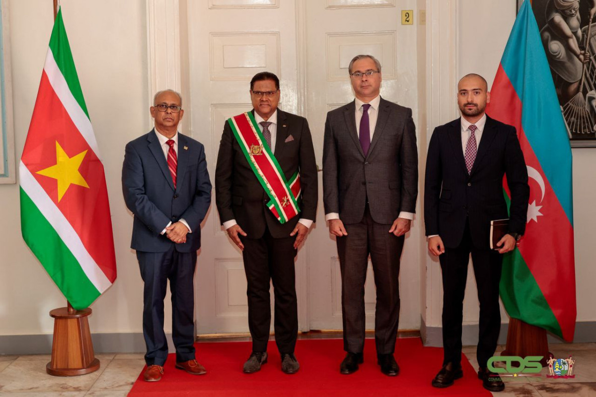 L'ambassadeur azerbaïdjanais présente ses lettres de créance au président du Suriname - photos 