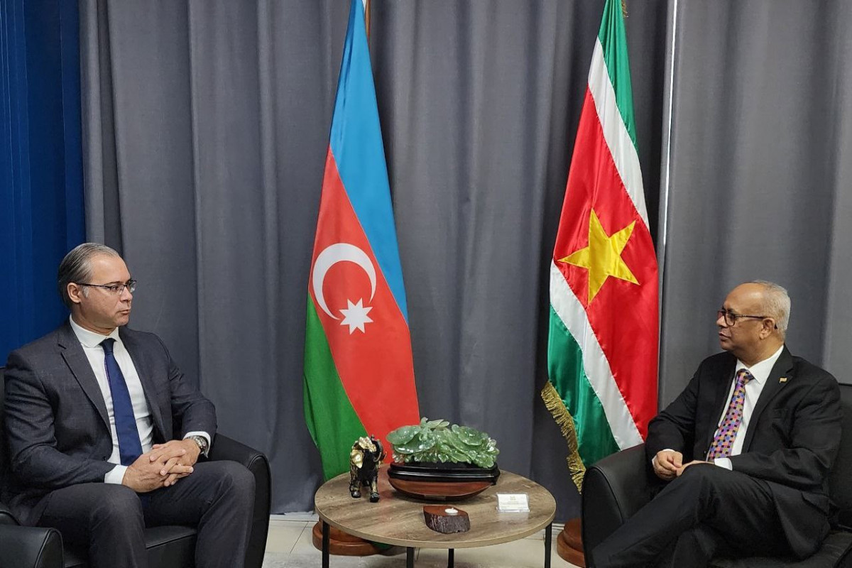 L'ambassadeur azerbaïdjanais présente ses lettres de créance au président du Suriname - photos 