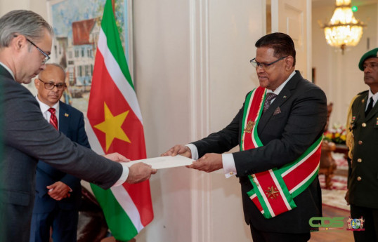 L'ambassadeur azerbaïdjanais présente ses lettres de créance au président du Suriname - photos 
