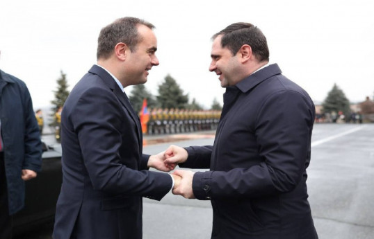 Les ministres de la Défense arménien et français se sont rencontrés à Erevan