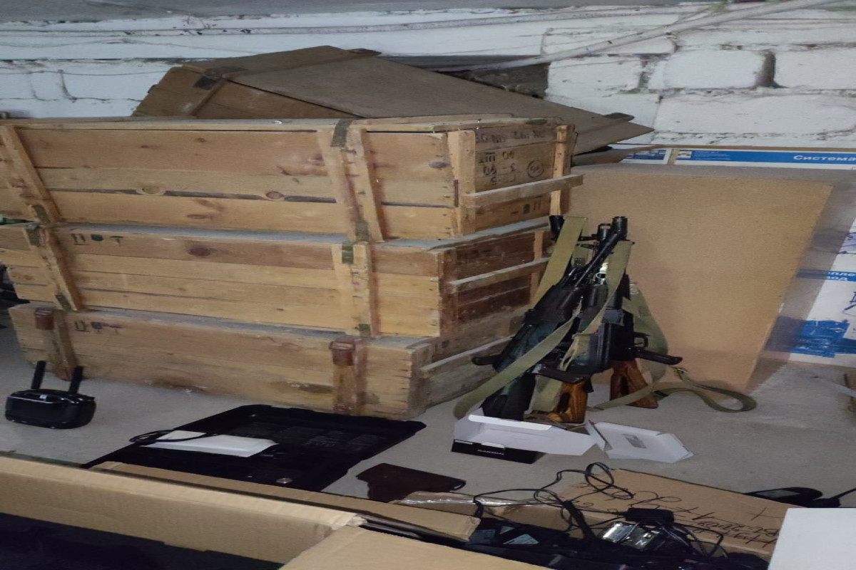 Un drone et de nombreuses munitions trouvés dans le sous-sol d'une école maternelle à Khankendi - Photos 