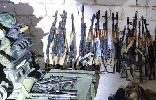 Un drone et de nombreuses munitions trouvés dans le sous-sol d'une école maternelle à Khankendi - Photos 
