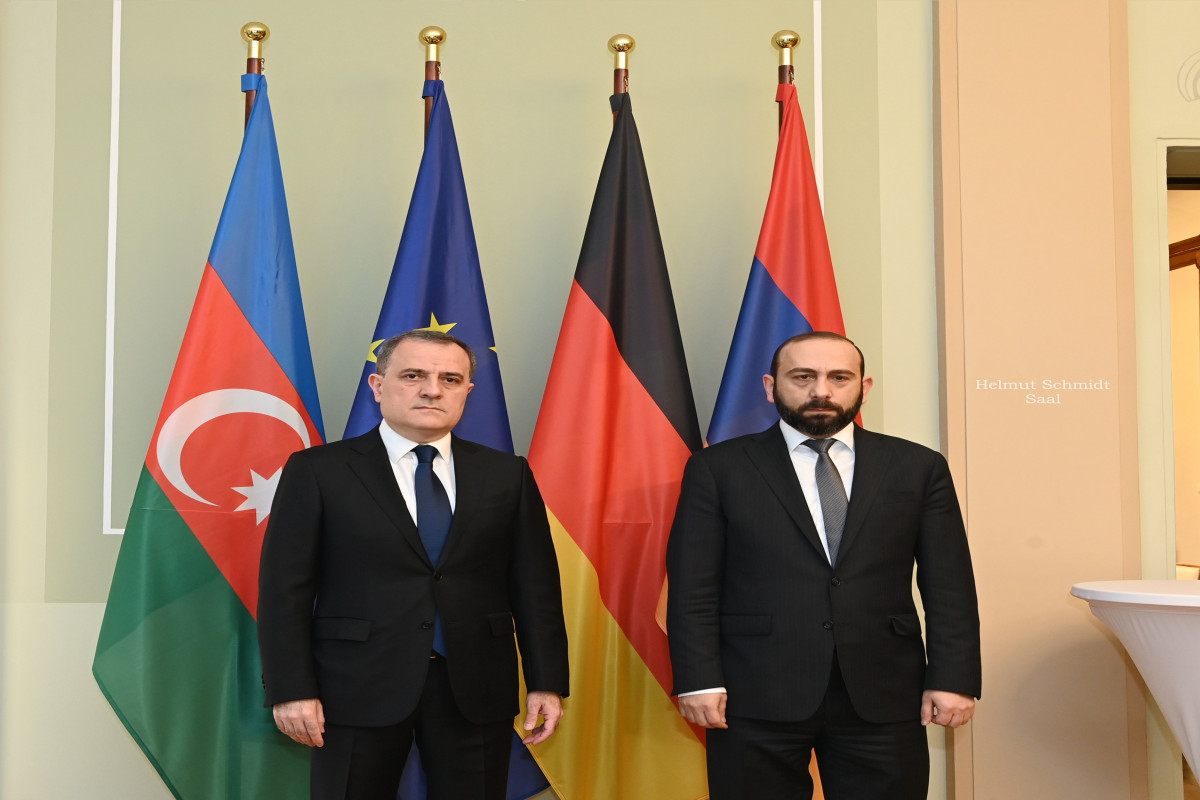 La réunion des ministres des AE de l'Azerbaïdjan et de l'Arménie se poursuit sous un format tripartite- Photo  - Mise à jour 