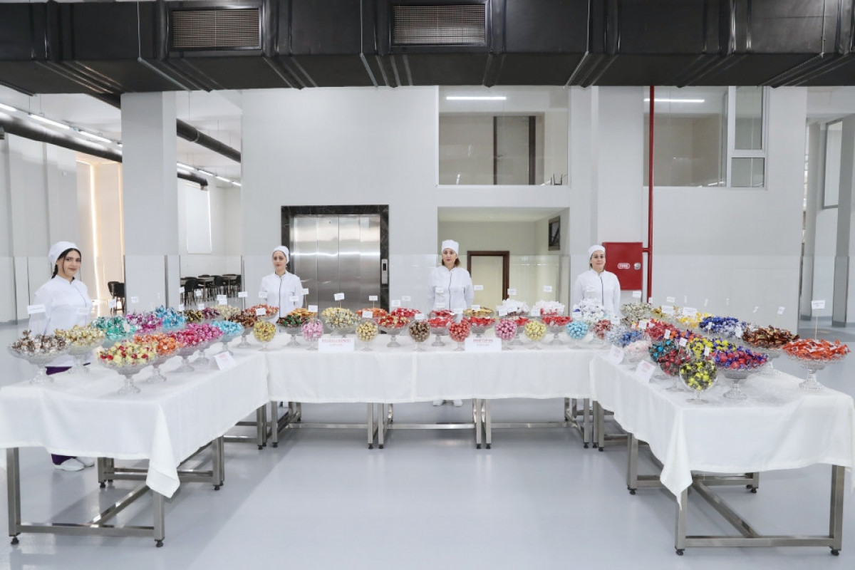 Le président azerbaïdjanais s'est familiarisé les activités de l'entreprise de production de confiserie à Lenkéran - Photos 
