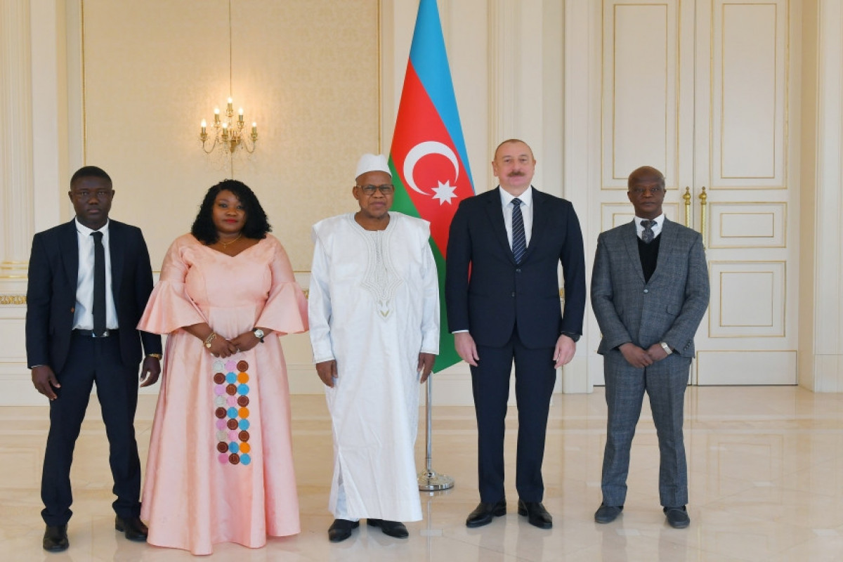 Ilham Aliyev reçoit les lettres de créance du nouvel ambassadeur de Sierra Leone en Azerbaïdjan - Mise à Jour 