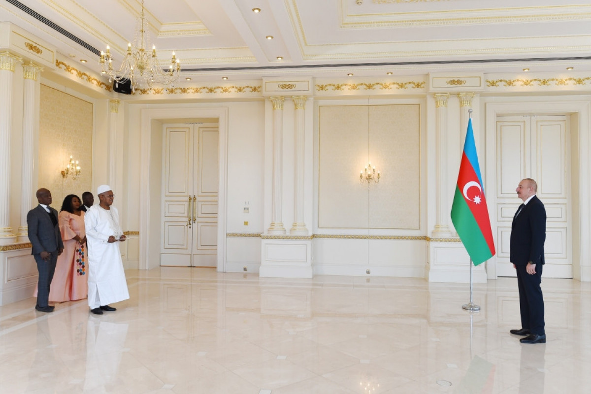 Ilham Aliyev reçoit les lettres de créance du nouvel ambassadeur de Sierra Leone en Azerbaïdjan - Mise à Jour 
