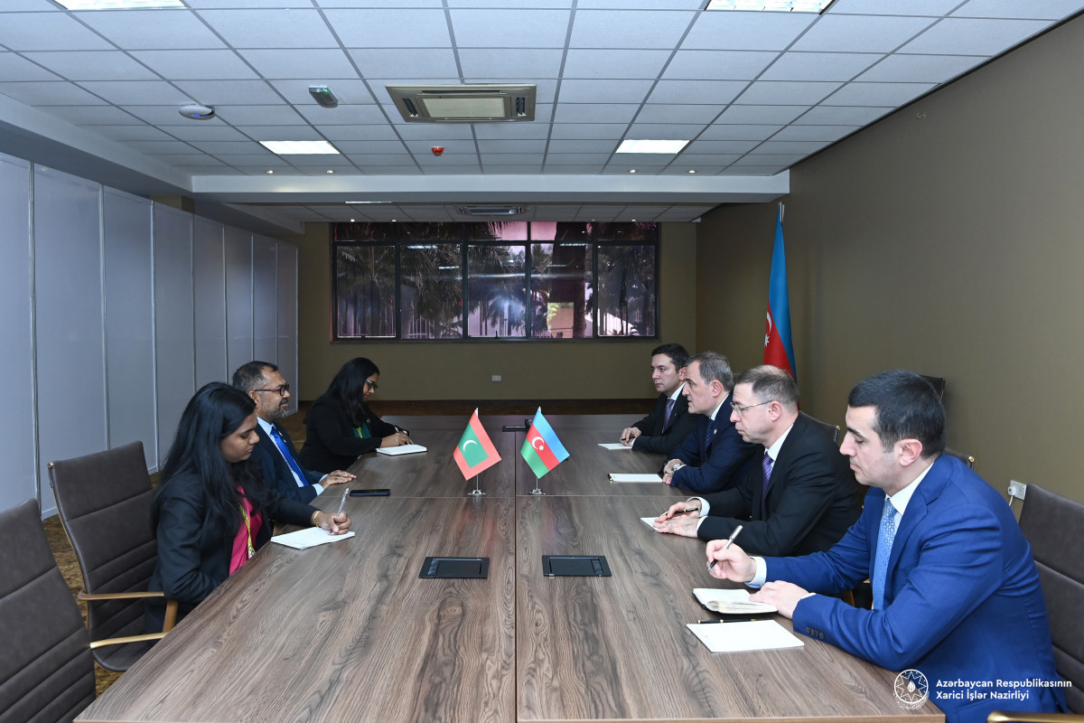 Rencontre de Djeyhoun Baïramov avec son homologue maldive