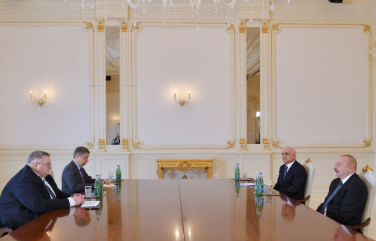 Le président Ilham Aliyev reçoit le vice-Premier ministre russe Alexeï Overtchouk
