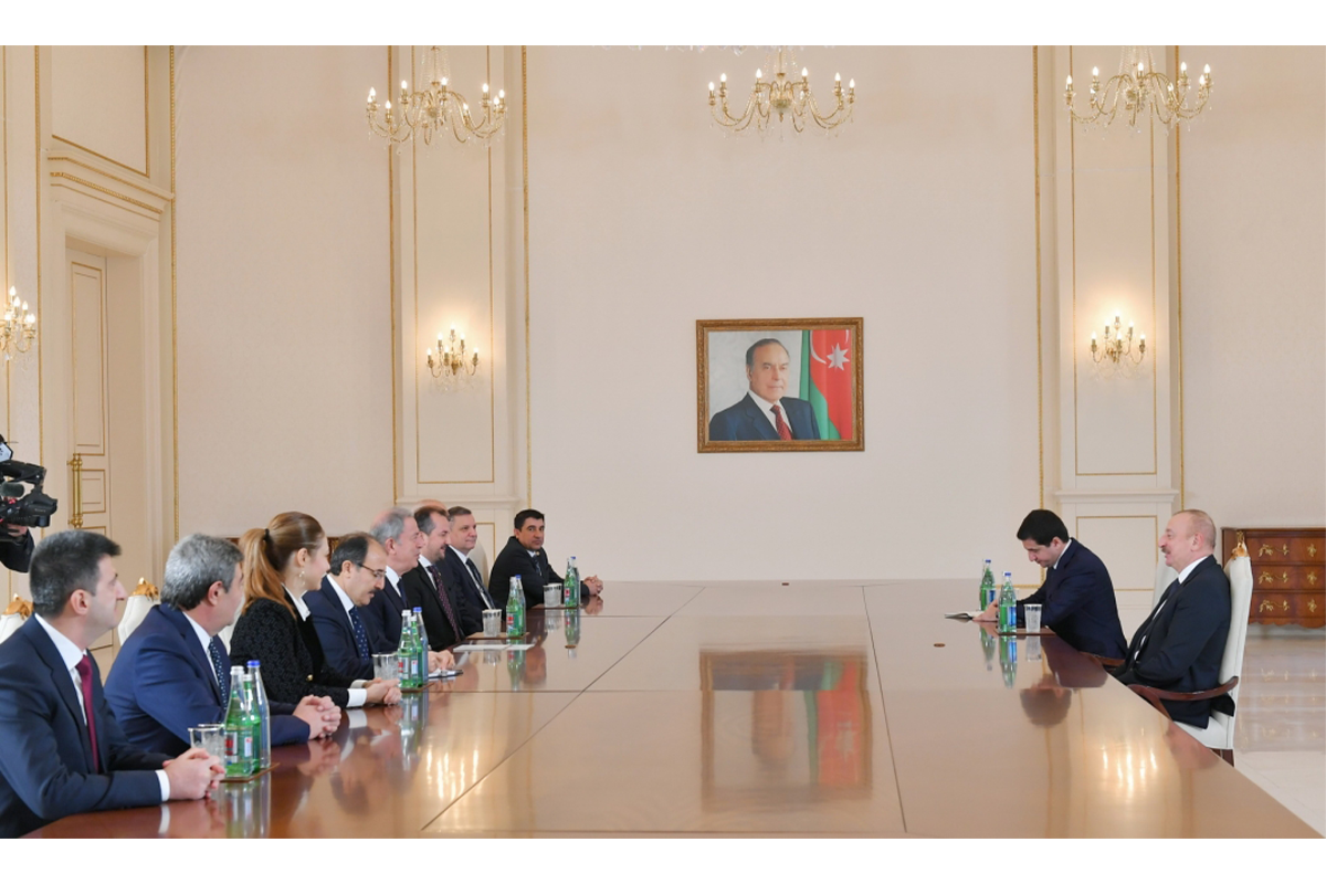 Le président azerbaïdjanais reçoit une délégation menée par le président de la Commission de défense nationale du parlement turc - Photos  - Mise à Jour 