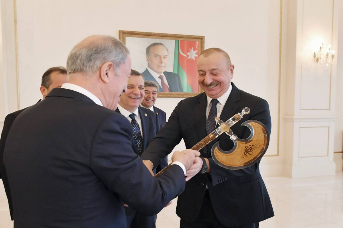 Le président azerbaïdjanais reçoit une délégation menée par le président de la Commission de défense nationale du parlement turc - Photos  - Mise à Jour 