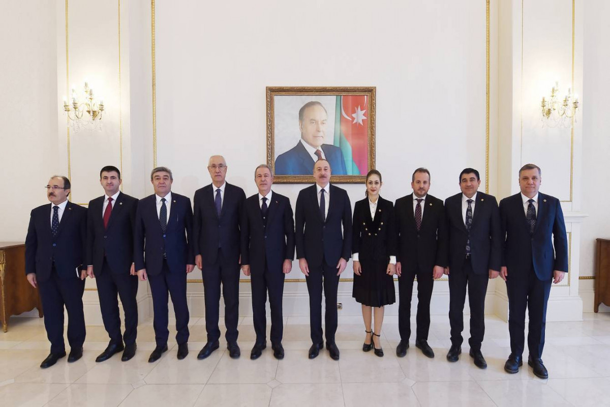 Le président azerbaïdjanais reçoit une délégation menée par le président de la Commission de défense nationale du parlement turc - Photos  - Mise à Jour 
