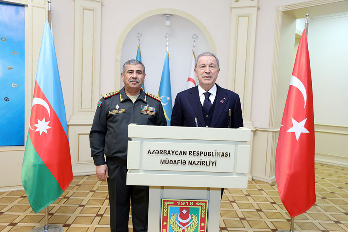 Le ministre azerbaïdjanais de la Défense s