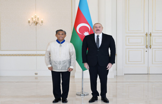 Le président de la République reçoit les lettres de créance du nouvel ambassadeur des Philippines