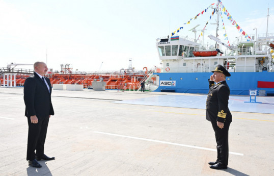Le président Ilham Aliyev participe à la cérémonie de mise en exploitation d’un pétrolier baptisé Zenguilan