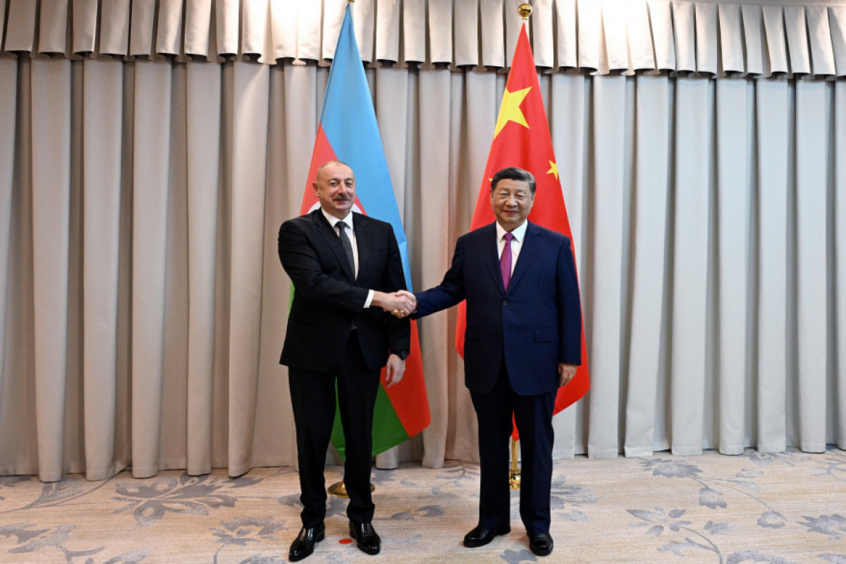 Astana : Le président azerbaïdjanais Ilham Aliyev rencontre son homologue chinois Xi Jinping