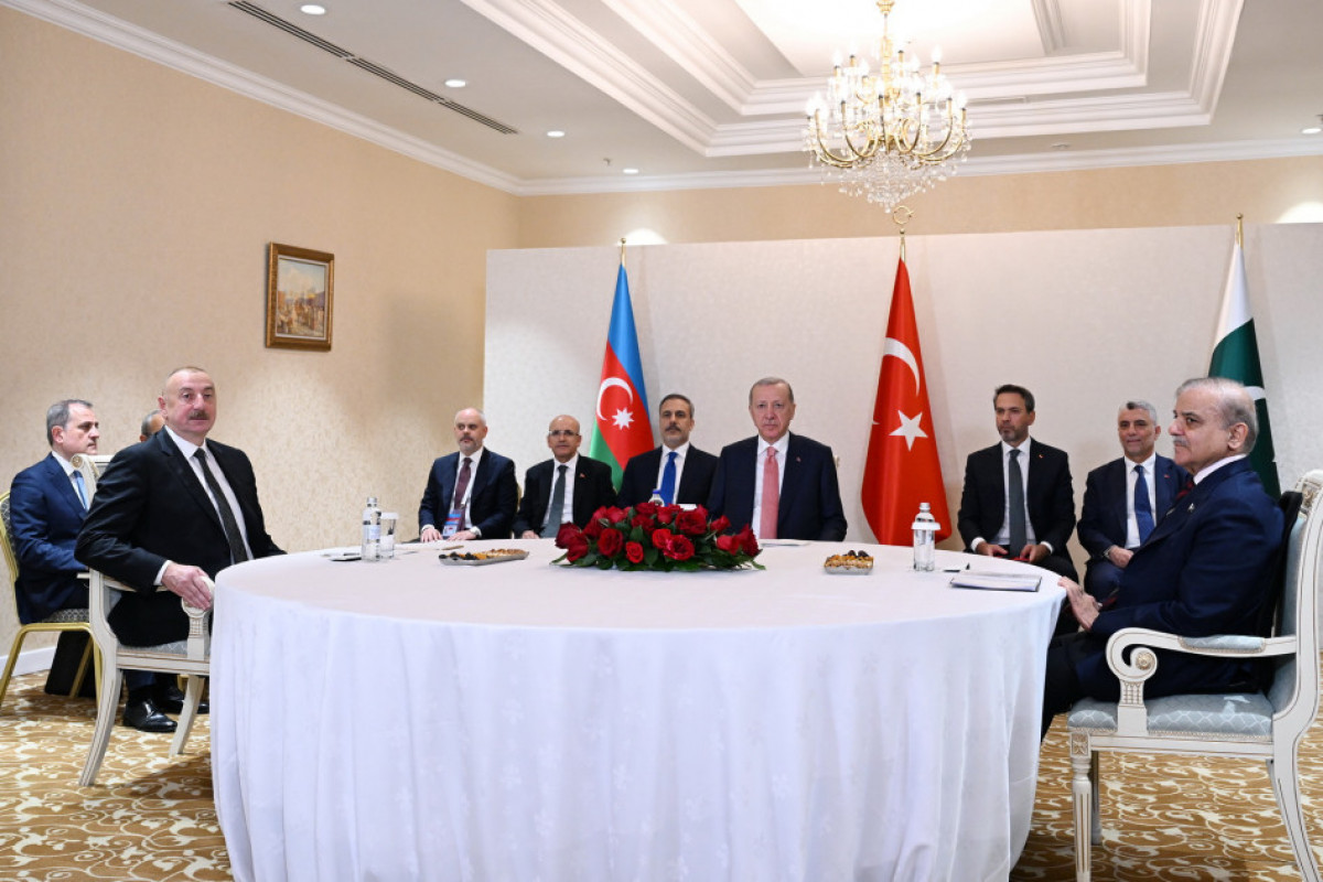 Le président azerbaïdjanais, le président turc et le Premier ministre pakistanais se réunissent à Astana