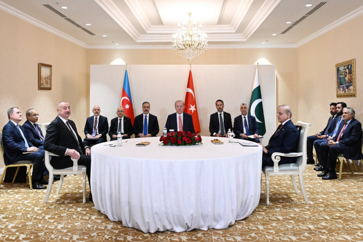 Le président azerbaïdjanais, le président turc et le Premier ministre pakistanais se réunissent à Astana