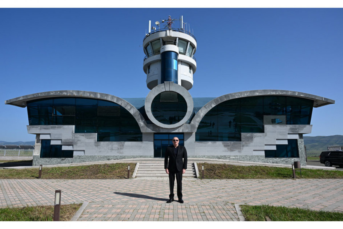 Le président Ilham Aliyev visite l’aéroport de Khodjaly