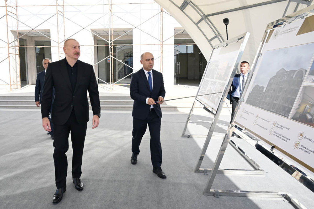 Le président Ilham Aliyev inspecte les travaux réalisés à l'Université du Karabagh à Khankendi