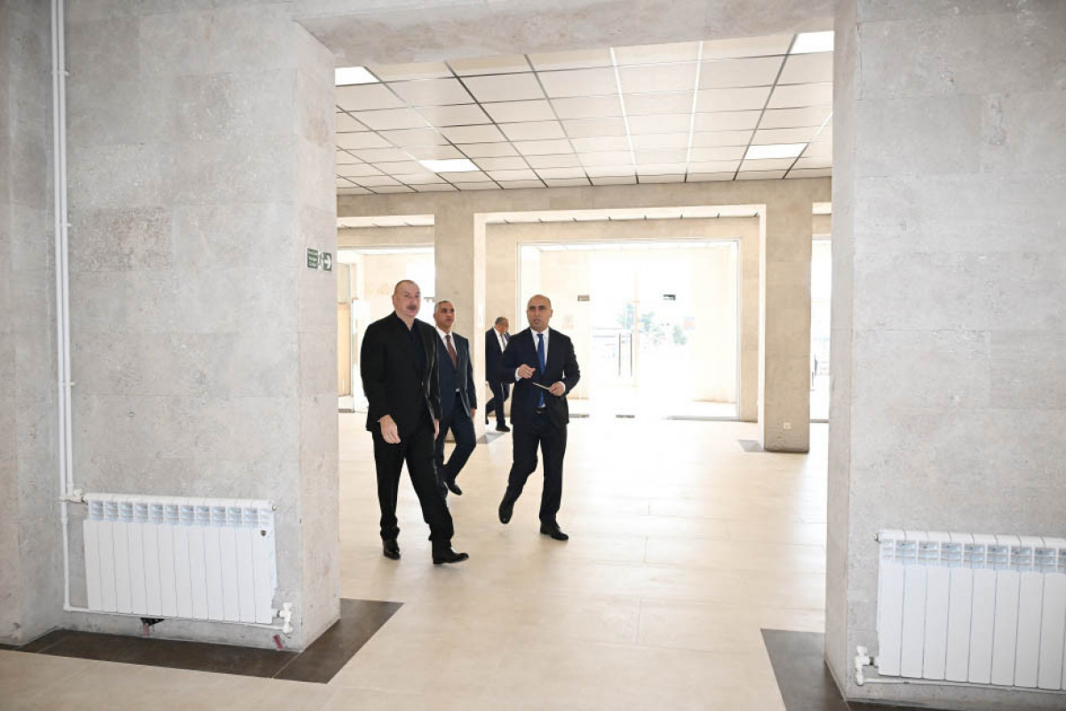 Le président Ilham Aliyev inspecte les travaux réalisés à l