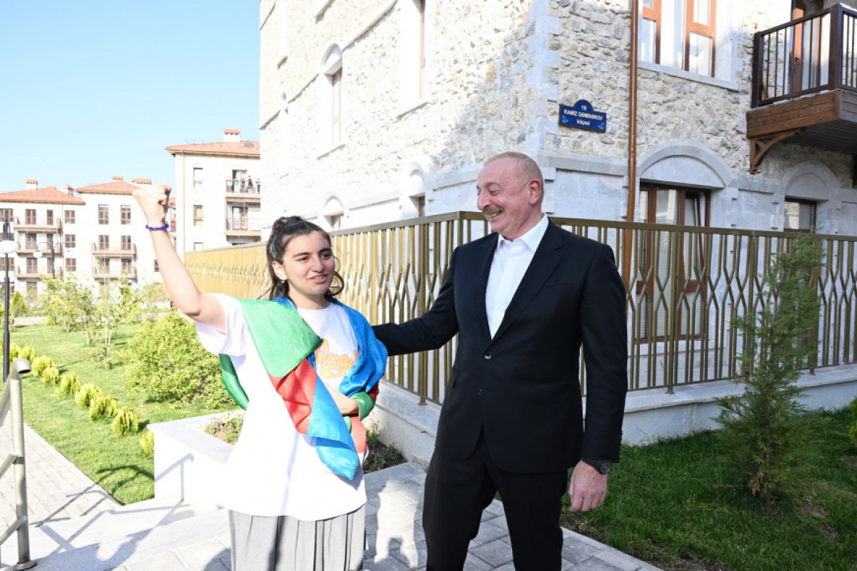 Choucha : les présidents azerbaïdjanais, ouzbek et kirghiz visitent le premier complexe résidentiel, la mosquée Achaghy Gövher Agha et la ville