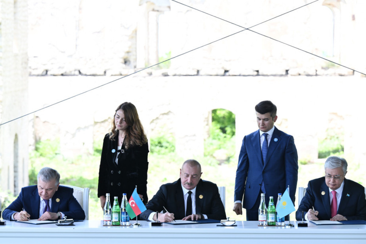 Signature de la Déclaration du Karabagh du sommet informel de l