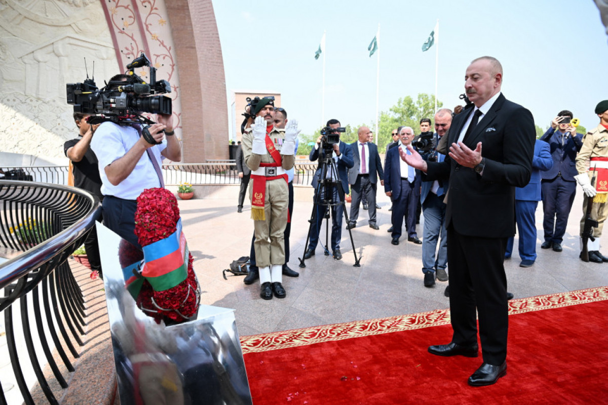 Islamabad : le président Ilham Aliyev visite le Monument du Pakistan