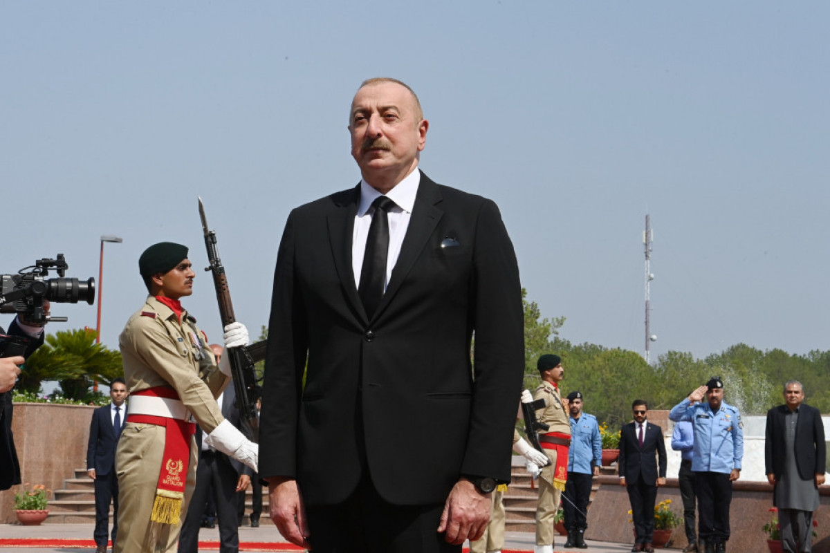 Islamabad : le président Ilham Aliyev visite le Monument du Pakistan