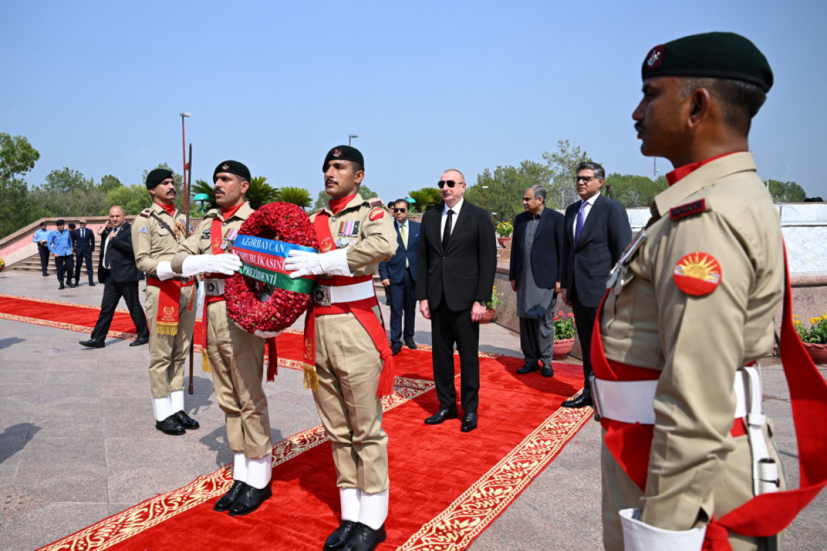 Islamabad : le président Ilham Aliyev visite le Monument du Pakistan