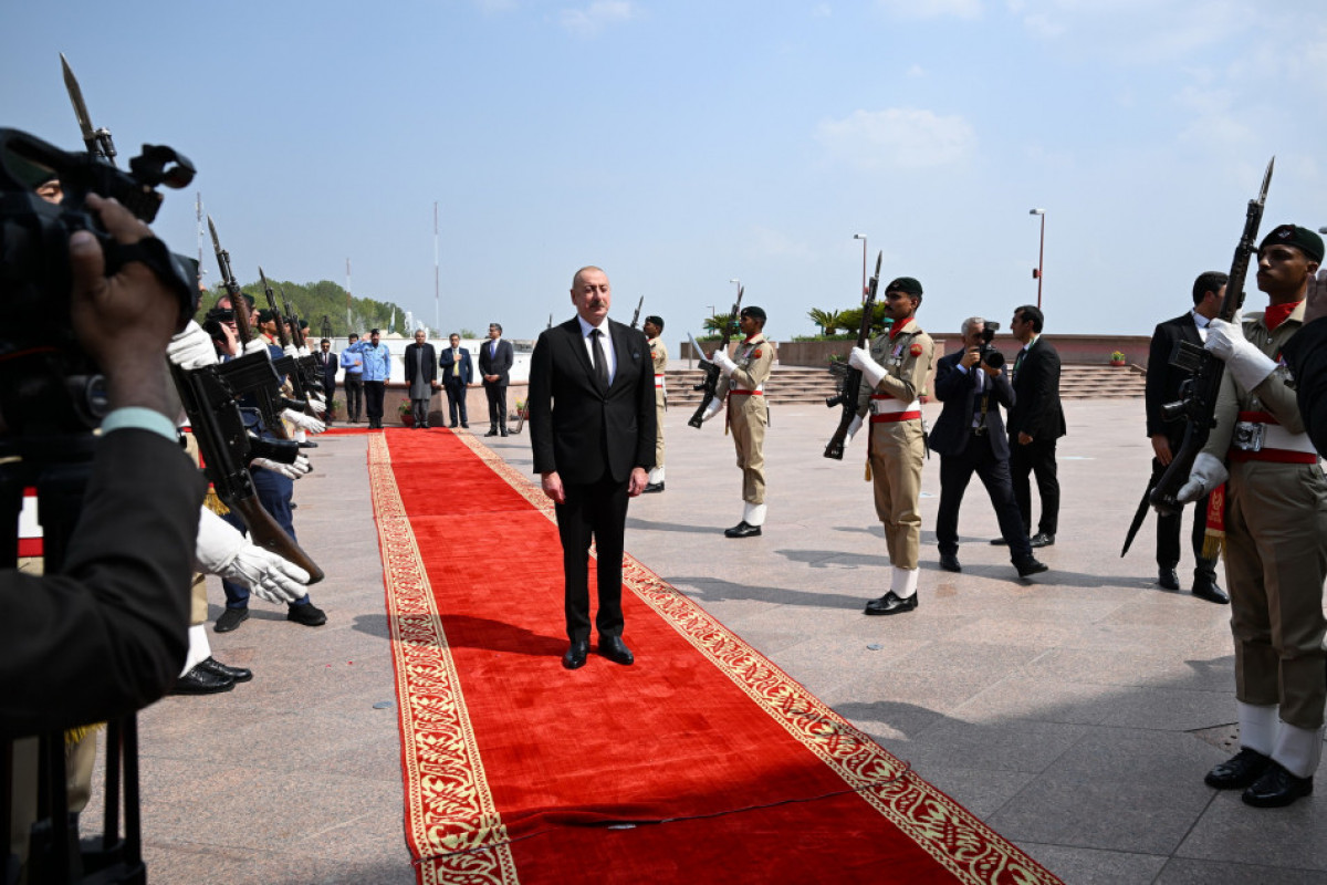 Islamabad : le président Ilham Aliyev visite le Monument du Pakistan