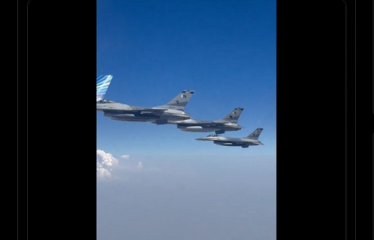 Les avions de chasse de l'armée de l'air pakistanaise accompagnent l’appareil transportant le président Ilham Aliyev