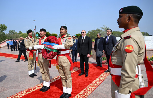Islamabad : le président Ilham Aliyev visite le Monument du Pakistan