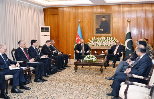 Islamabad : les présidents azerbaïdjanais et pakistanais tiennent une réunion en format élargi