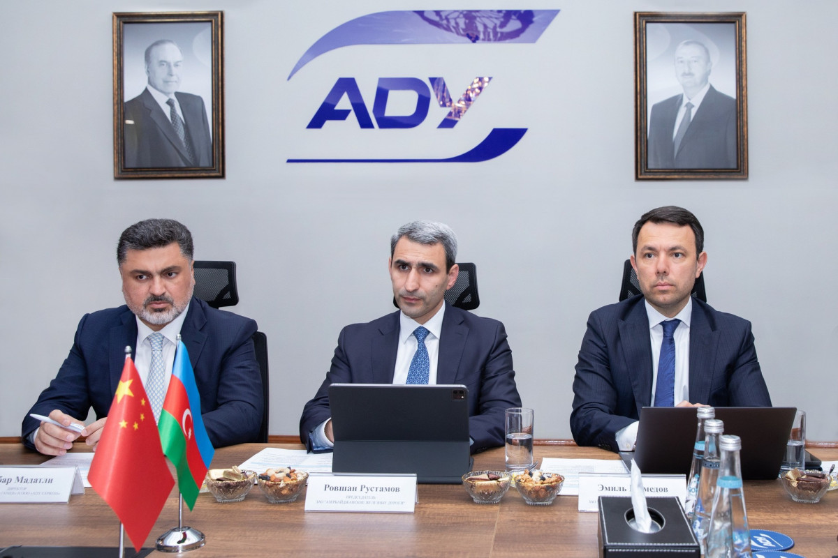 Les chemins de fer azerbaïdjanais et chinois élargissent leur coopération pour le développement du Corridor médian - Photo 