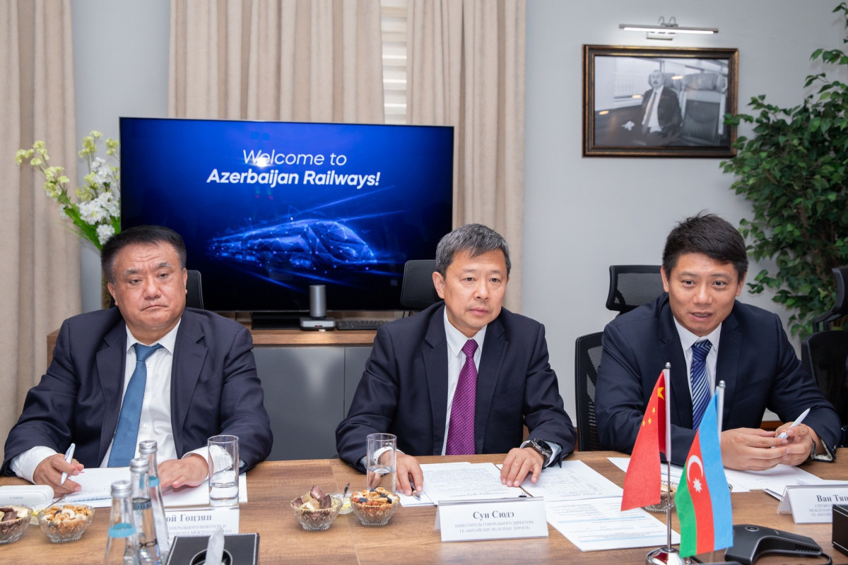 Les chemins de fer azerbaïdjanais et chinois élargissent leur coopération pour le développement du Corridor médian - Photo 