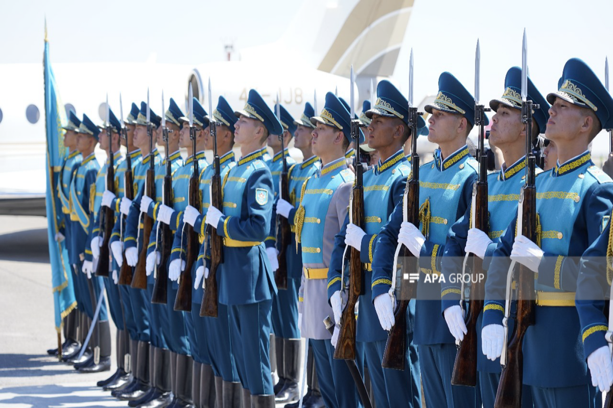 Le ministre azerbaïdjanais de la Défense se déplace au Kazakhstan - Photo 