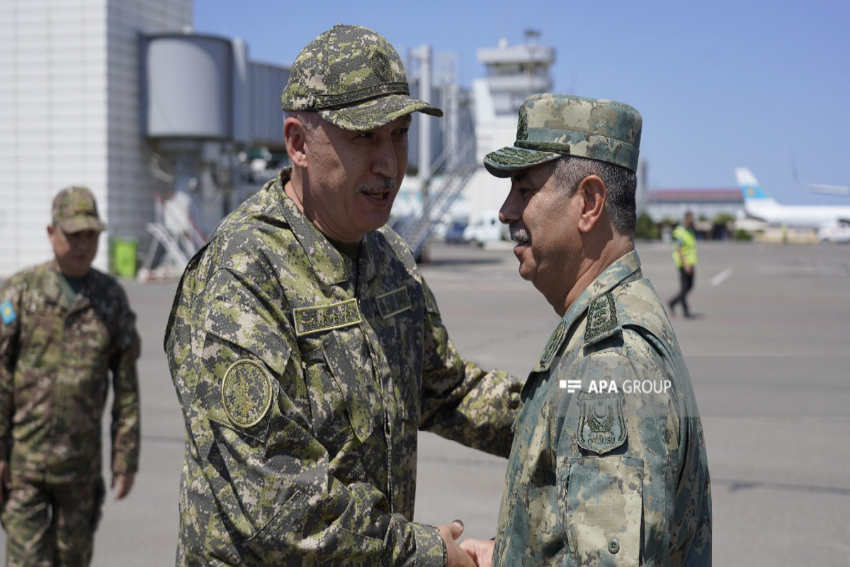 Le ministre azerbaïdjanais de la Défense se déplace au Kazakhstan - Photo 