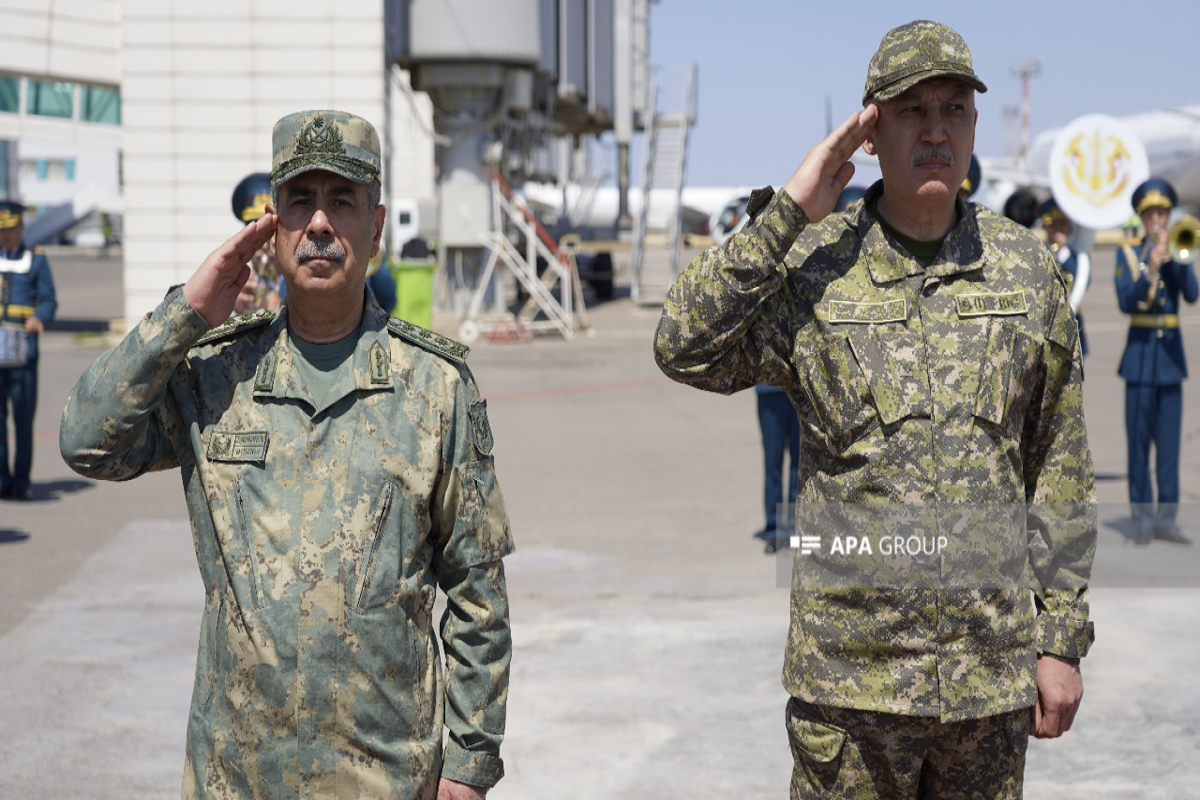 Le ministre azerbaïdjanais de la Défense se déplace au Kazakhstan - Photo 