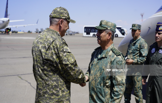 Le ministre azerbaïdjanais de la Défense se déplace au Kazakhstan - Photo 