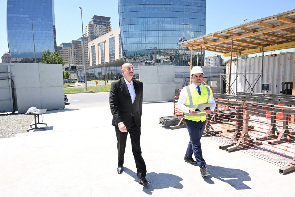 Le président Aliyev inspecte les travaux de construction en cours dans le Parc de la Victoire à Bakou