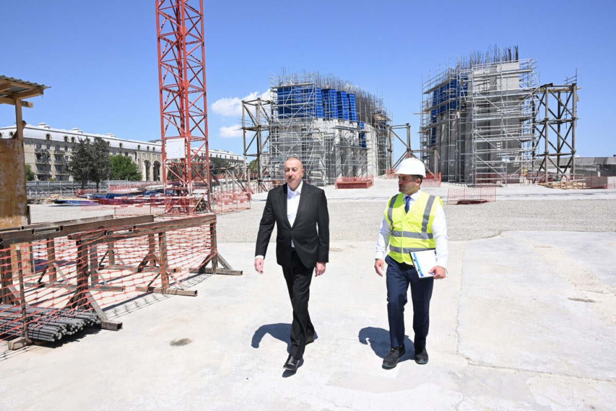 Le président Aliyev inspecte les travaux de construction en cours dans le Parc de la Victoire à Bakou