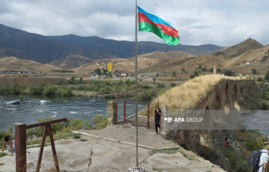 Azerbaïdjan : des voyageurs internationaux ont visité le pont de Khoudaferin - Photo 