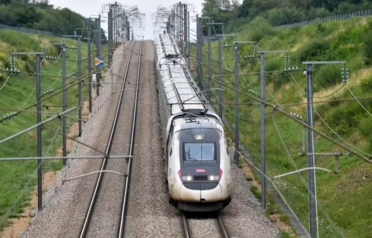 Tous les trains circulent normalement, affirme le ministre français des Transports